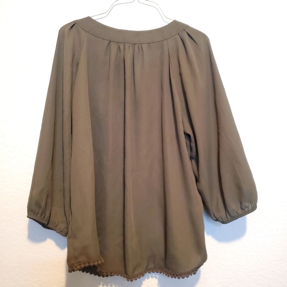 Women's Top - Picture 4 of 4